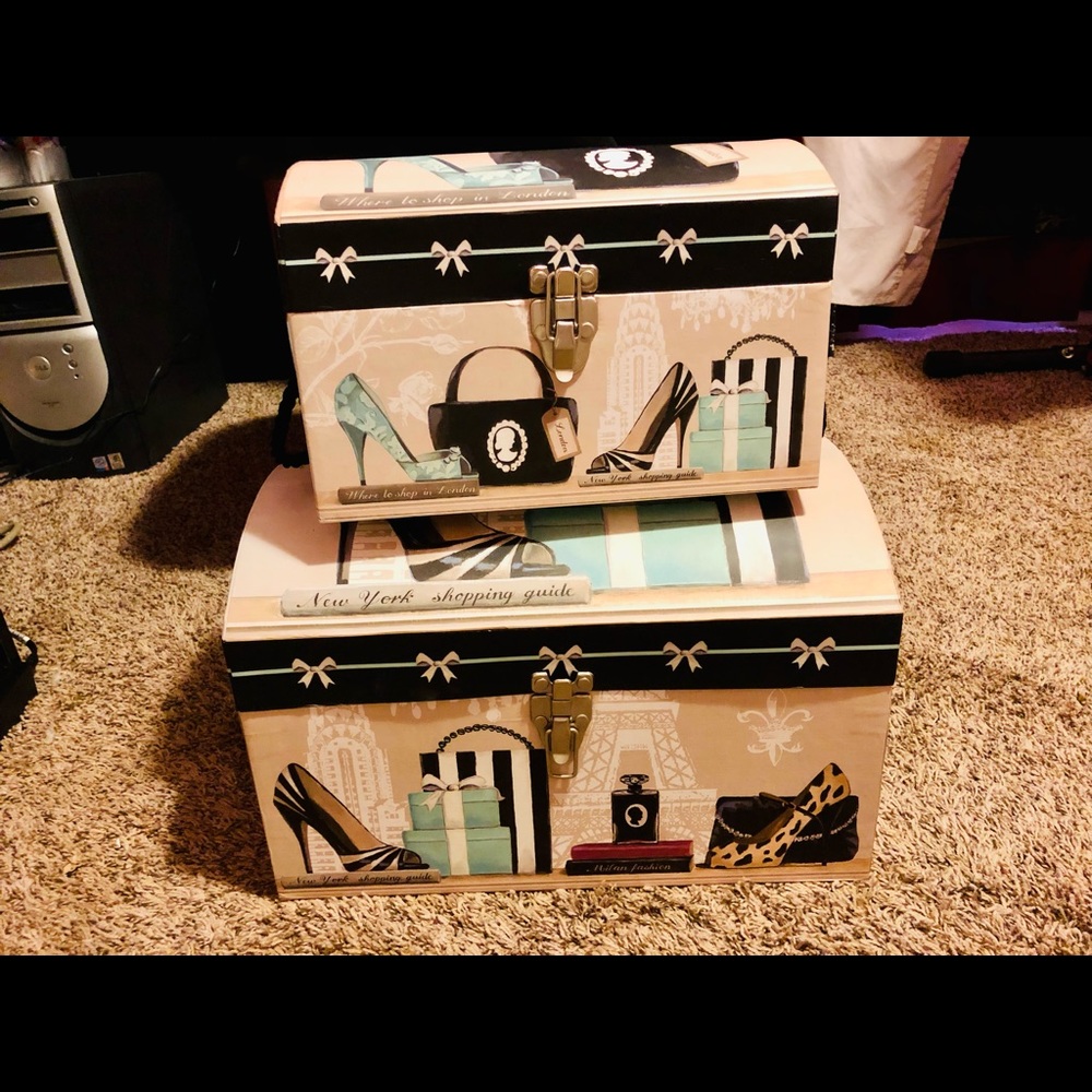 Preowned Chic storage both box ⭐️☺️ - Picture 2 of 16